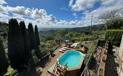 Borgo Bucatra Tramonto: Water, Cloud, Sky, Water Resources, Plant, Azure, Building, Swimming Pool, Body Of Water, Tree