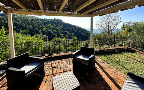 Borgo Bucatra Tramonto: Plant, Property, Building, Sky, Shade, Wood, Botany, Porch, Interior Design, Tree