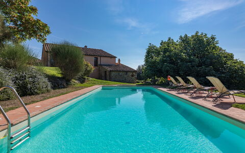 Villa Belvedere: Water, Plant, Sky, Cloud, Swimming Pool, Azure, Tree, Building, Body Of Water, Grass