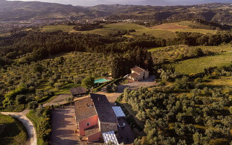 Cottage Botinaccio: Sky, Plant Community, Plant, Ecoregion, Building, Mountain, Natural Landscape, Vegetation, Land Lot, Landscape