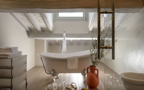 Villa Lilli & Spa: Interior Design, Textile, Shelving, Wood, Rectangle, Building, Floor, House, Flooring, Living Room