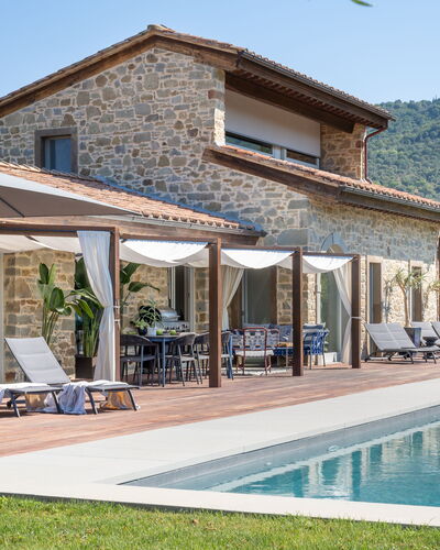 Villa Lilli & Spa: Water, Sky, Plant, Property, Building, Window, Swimming Pool, Tree, Shade, Leisure