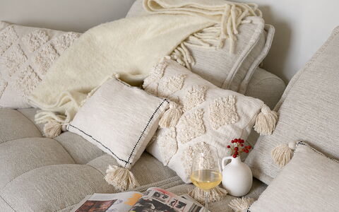 Pendolino Spereto Apartment With Pool, Montaione: Textile, Linens, Brown, Throw Pillow, Furniture, Cushion, Pillow, Pink, Couch, Living Room