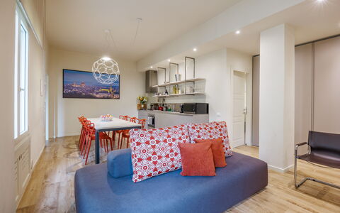 Lucy Florence Charming Modern Apartment Near Piazz: Furniture, Property, Table, Window, Building, Interior Design, Flooring, Wood, Floor, Comfort