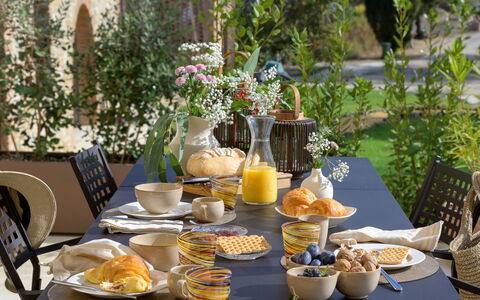 Nocellara Spereto Apartment With Pool, Montaione: Table, Food, Tableware, Furniture, Plant, Sky, Dishware, Chair, Tablecloth, Plate