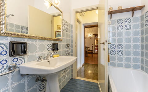 La Casa Di Elda, Holiday Home With Pool, Uzzano, T: Mirror, Tap, Sink, Plumbing Fixture, Property, Bathroom Sink, Bathroom, Lighting, Interior Design, Building