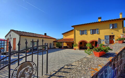 Casalta: Sky, Plant, Building, Window, House, Tree, Landscape, Facade, Door, City