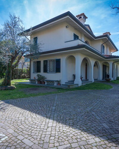 Villa Le Fontanelle In Forte Dei Marmi With Ac: Sky, Plant, Cloud, Building, Property, Window, Tree, House, Road Surface, Grass