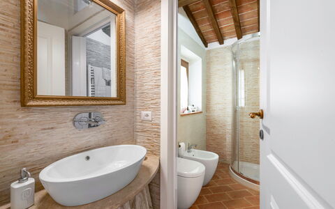 Vineyard’s Cottage With Pool, Ac, Wifi - Siena: Mirror, Plumbing Fixture, Tap, Property, Sink, Building, Bathroom Sink, Bathroom, Wood