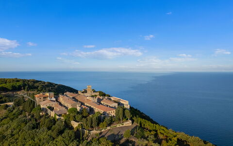 Sunset Sea View, Baratti, Populonia, Wifi, Ac: Cloud, Sky, Water, Mountain, Azure, Plant, Natural Landscape, Highland, Coastal And Oceanic Landforms, Terrain