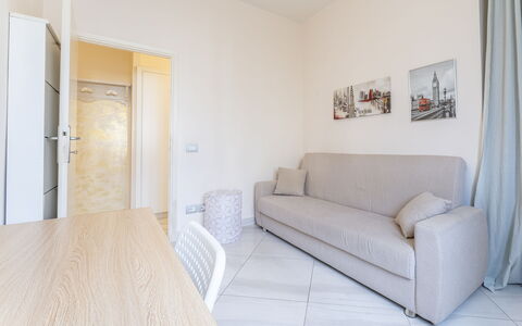 Leandro's House Near Thermal Baths: Comfort, Couch, Wood, Picture Frame, Flooring, Floor, Living Room, Hardwood