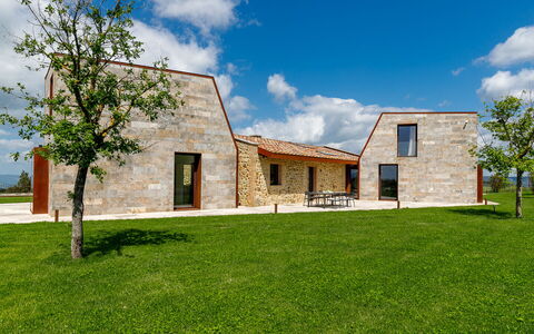 Villa Velari In Volterra With Private Pool, Ac: Cloud, Sky, Plant, Building, Window, Natural Landscape, Tree, Land Lot, House, Grass