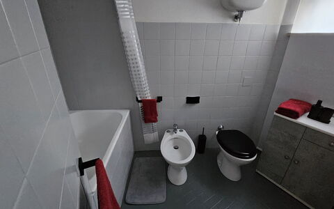 La Piccola Rocca: Plumbing Fixture, Toilet Seat, Bathroom, Flooring, Sink, Toilet, Floor, Bathroom Sink, Plumbing, Tap