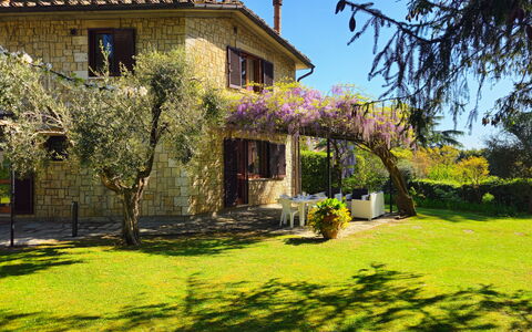 La Piccola Rocca: Plant, Building, Sky, Window, Flower, Tree, Cottage, Natural Landscape, Vegetation, House