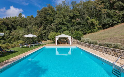 Villa D'elsa: Water, Plant, Cloud, Property, Swimming Pool, Sky, Nature, Azure, Shade, Body Of Water