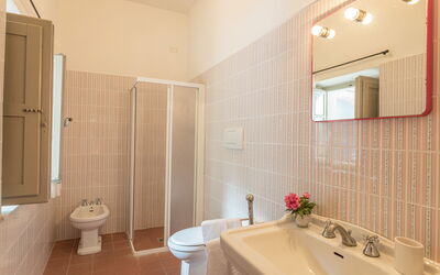 Accommodation:&nbsp;Ginestra