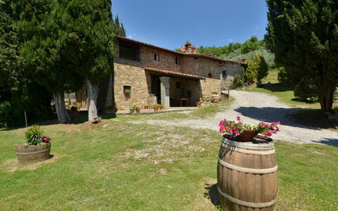Villa Sette Ponti Levante: Plant, Sky, Building, Flowerpot, Window, Tree, Land Lot, Grass, House, Barrel