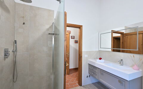 Villa Sette Ponti Levante: Property, Plumbing Fixture, Building, Cabinetry, Mirror, Sink, Bathroom Cabinet, Bathroom, Tap