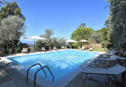 Villa Sette Ponti Levante: Plant, Sky, Property, Water, Swimming Pool, Table, Azure, Shade, Outdoor Furniture, Tree