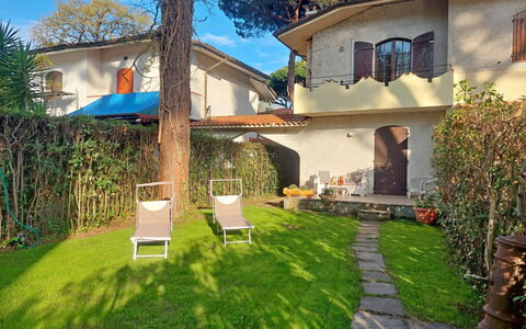 Dimora Del Capitano: Plant, Window, Building, Sky, Nature, Tree, Land Lot, Architecture, Grass, House