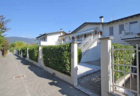 Appartamento Mare Azzurro: Sky, Property, Building, Plant, Window, Tree, Urban Design, Slope, Road Surface