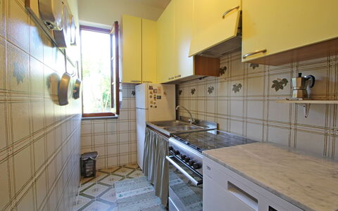 Casa Il Prato: Cabinetry, Property, Tap, Kitchen Sink, Countertop, Sink, Kitchen Stove, Interior Design, Kitchen, Kitchen Appliance