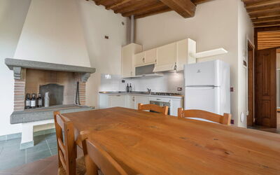 Torre 1: Wood, Flooring, Ceiling, Interior Design, Furniture, Home, Floor, Kitchen, Cabinetry, Room