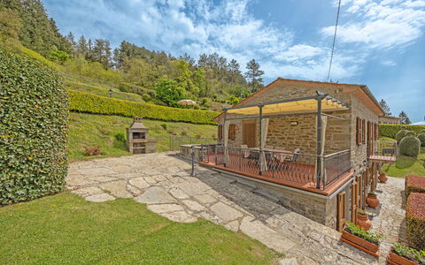 La Montana: Cloud, Plant, Sky, Building, Wood, Land Lot, Tree, Slope, Natural Landscape, House