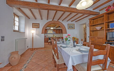 La Montana: Table, Furniture, Property, Window, Chair, Wood, Interior Design, Lighting, Tablecloth, Floor