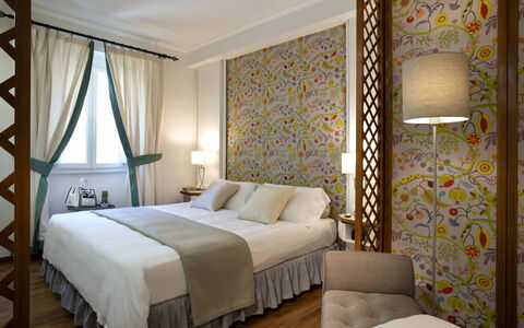 Butterfly With Beach & Breakfast Included: Furniture, Property, Building, Comfort, Decoration, Textile, Bed Frame, Interior Design, Wood, Floor