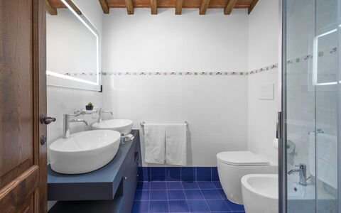 La Capanna, Borgo Campassini, Monteriggioni: Bathroom, Flooring, Plumbing Fixture, Sink, Bathroom Sink, Wall, Floor, Interior Design, Tap, Plumbing