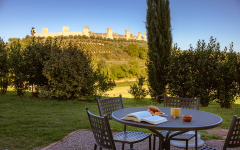 La Piazzetta, Borgo Campassini, Monteriggioni: Grass, Shrub, Landscape, Land Lot, Groundcover, Garden, Outdoor Furniture, Landscaping, Lawn, Yard