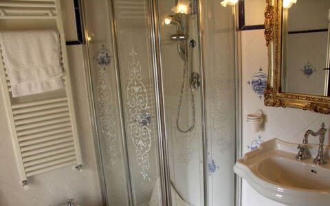 Borgo di Fighine: Wall, Interior Design, Plumbing Fixture, Lighting, Tap, Plumbing, Bathroom, Room, Floor, Mirror