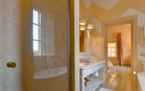 Villa Moscato: Interior Design, Wall, Flooring, Floor, Ceiling, Bathroom, Plumbing Fixture, Lighting, Room, Bathtub