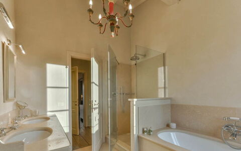 Villa Il Serraglio: Interior Design, Wall, Flooring, Plumbing Fixture, Bathroom, Ceiling, Floor, Lighting, Plumbing, Tap