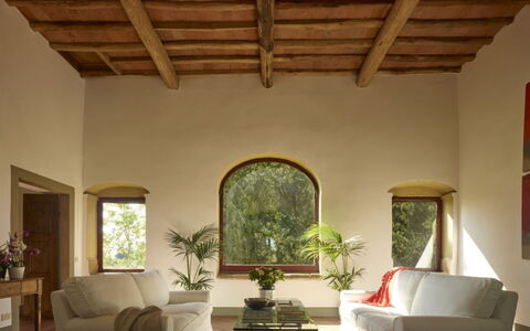 Villa del Riccio: Furniture, Interior Design, Wall, Wood, Flooring, Home, Floor, Living Room, Room, Couch