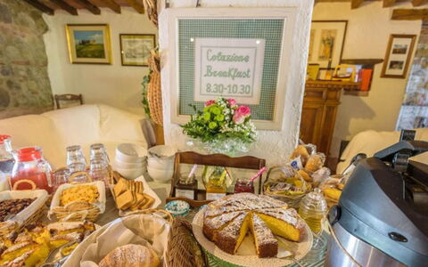 Podere Contignano: Food, Tableware, Furniture, Ingredient, Dessert, Serveware, Breakfast, Brunch, Finger Food