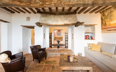 Villa Ugo: Wall, Furniture, Wood, Interior Design, Flooring, Ceiling, Floor, Home, Room, Living Room