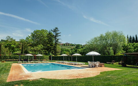 Il Roseto: Tree, Swimming Pool, Shrub, Resort, Garden, Eco Hotel, Landscaping, Shade, Plantation, Hacienda