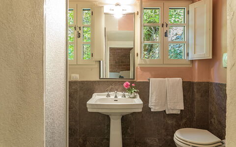 Villa Linchiano: Bathroom Sink, Bathroom, Sink, Plumbing Fixture, Interior Design, Wall, Tap, Flooring, Floor, Home