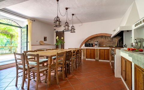 Montaione Country House Amarrante, Pool, Ac: Furniture, Interior Design, Flooring, Ceiling, Kitchen, Kitchen & Dining Room Table, Room, Countertop, Chair, Houseplant