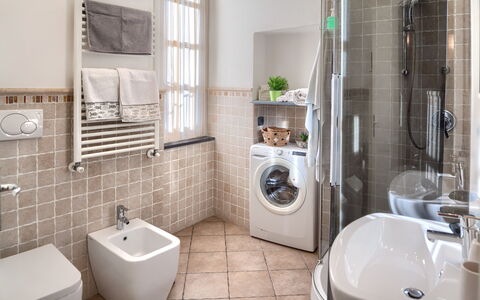 Ca Du Checcu: Plumbing Fixture, Bathroom, Interior Design, Flooring, Toilet Seat, Toilet, Sink, Floor, Tap, Plumbing