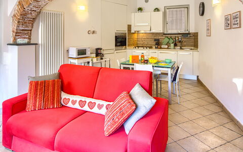 Ca Du Checcu: Furniture, Interior Design, Couch, Room, Flooring, Home, Living Room, Floor, Apartment, Ceiling