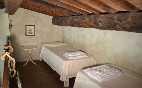 Appartamento Il Fienile Del Sole, Wifi, Perugia: Wall, Wood, Bedroom, Bed Sheet, Flooring, Floor, Linens, Interior Design, Bedding, Bed