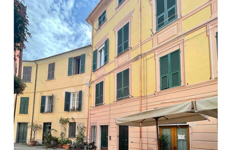 Casa Garibaldi - Levanto: Apartment, Urban Design, Condominium, Parking, Balcony