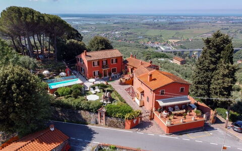 Casale La Pieve: Resort, Swimming Pool, Resort Town, Outdoor Furniture, Eco Hotel, Villa, Hacienda, Mountain Village