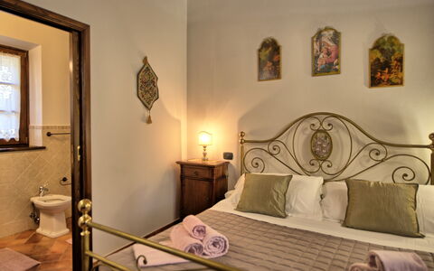 Villa Portole Due: Furniture, Wood, Interior Design, Flooring, Floor, Ceiling, Bedroom, Lighting, Bed, Room