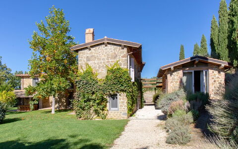 Casale le Fonti: Building, House, Home, Residential Area, Shrub, Roof, Cottage, Facade, Land Lot