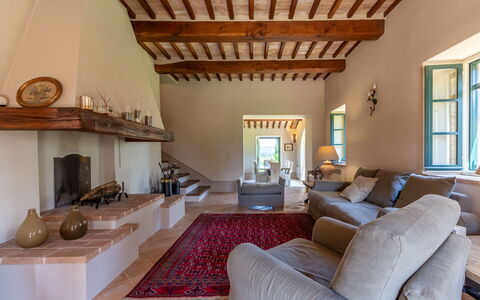 Podere i Poggi: Furniture, Interior Design, Wall, Flooring, Floor, Wood, Ceiling, Living Room, Couch, Room