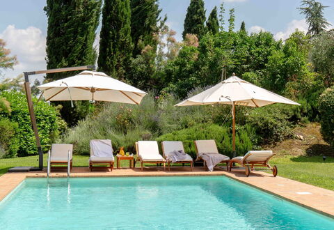 Podere i Poggi: Swimming Pool, Outdoor Furniture, Umbrella, Resort, Furniture, Sunlounger, Shade, Garden, Eco Hotel, Landscaping